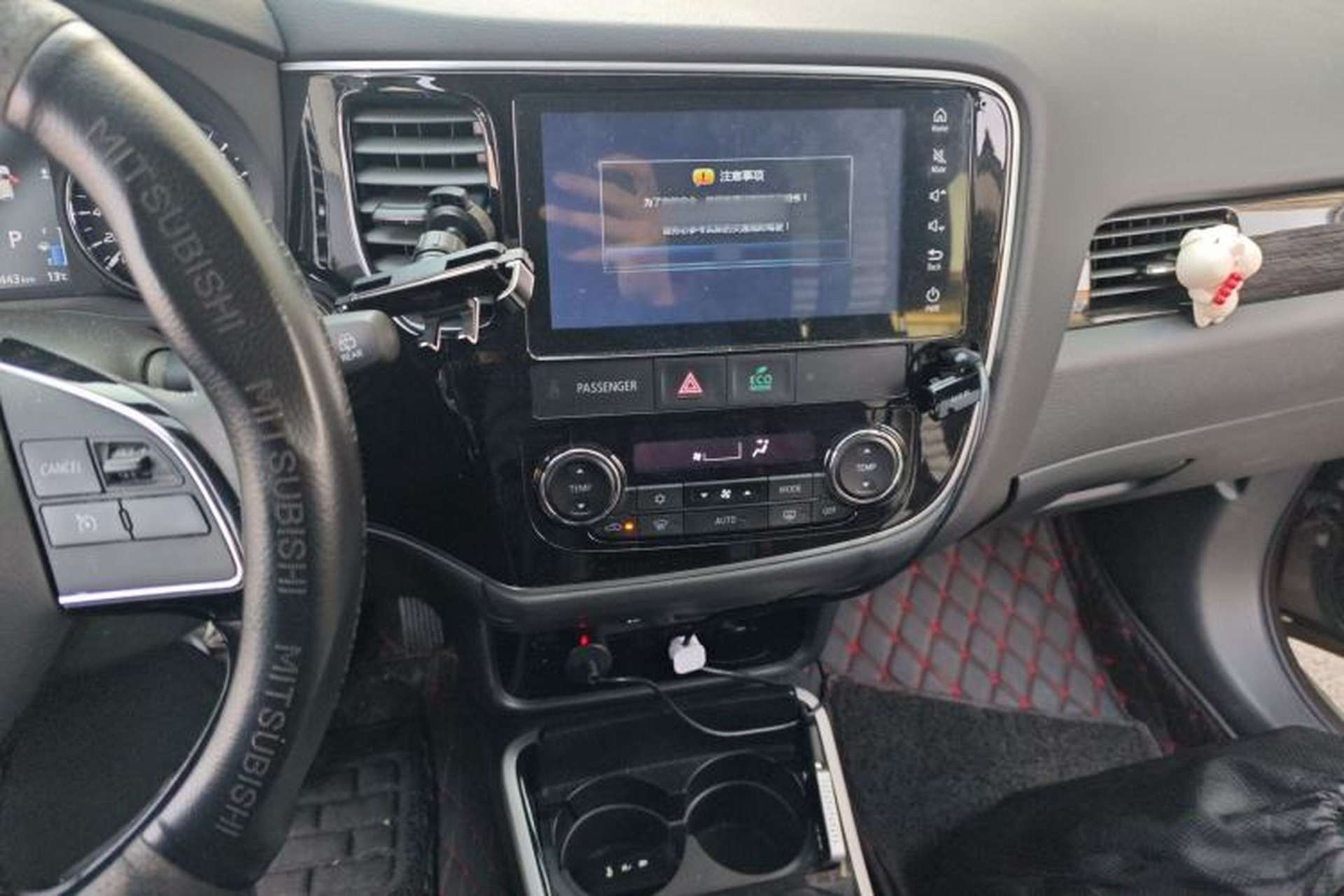 Used Mitsubishi Outlander 2019 2.4L 4x4 Zhi Xiang Edition 7 Seats China VI Standard Audio And AC Panel