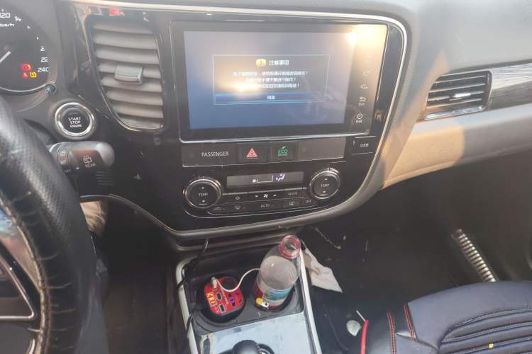 Used Mitsubishi Outlander 2019 2.0L Two-Wheel Drive Comfort Edition 5 Seats China V Standard Audio And AC Panel
