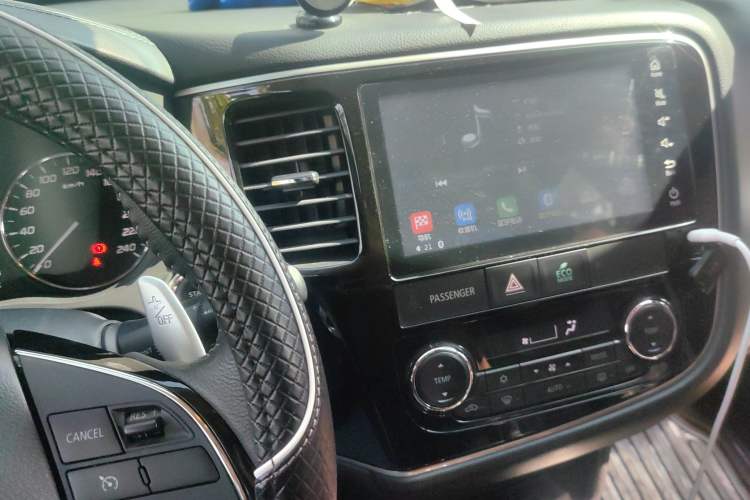 Used Mitsubishi Outlander 2019 2.4L 4x4 Zhi Xiang Edition 7 Seats China V Emission Standard Audio And AC Panel