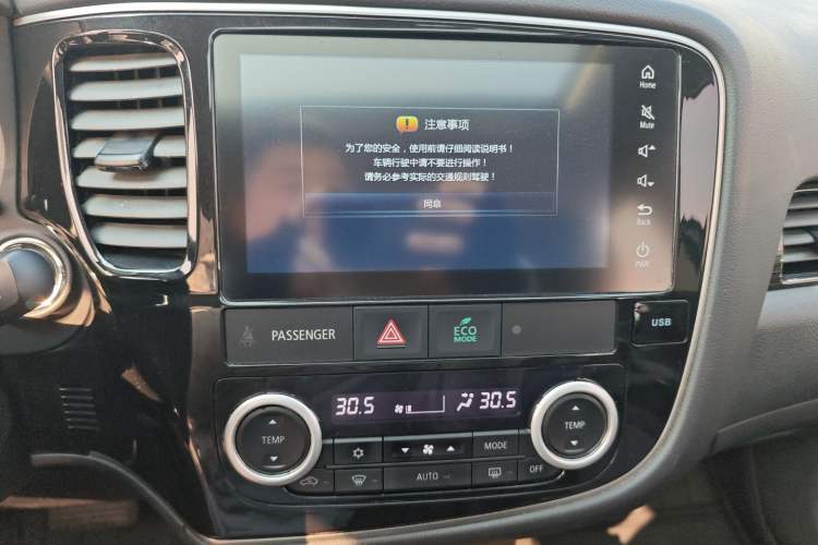 Used Mitsubishi Outlander 2019 2.0L Two-Wheel Drive Comfort Edition 7-Seater China VI Standard Audio And AC Panel