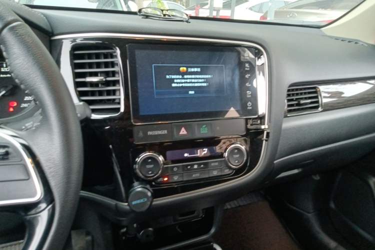 Used Mitsubishi Outlander 2019 2.0L Two-Wheel Drive Comfort Edition 5 Seats China VI Standard Audio And AC Panel