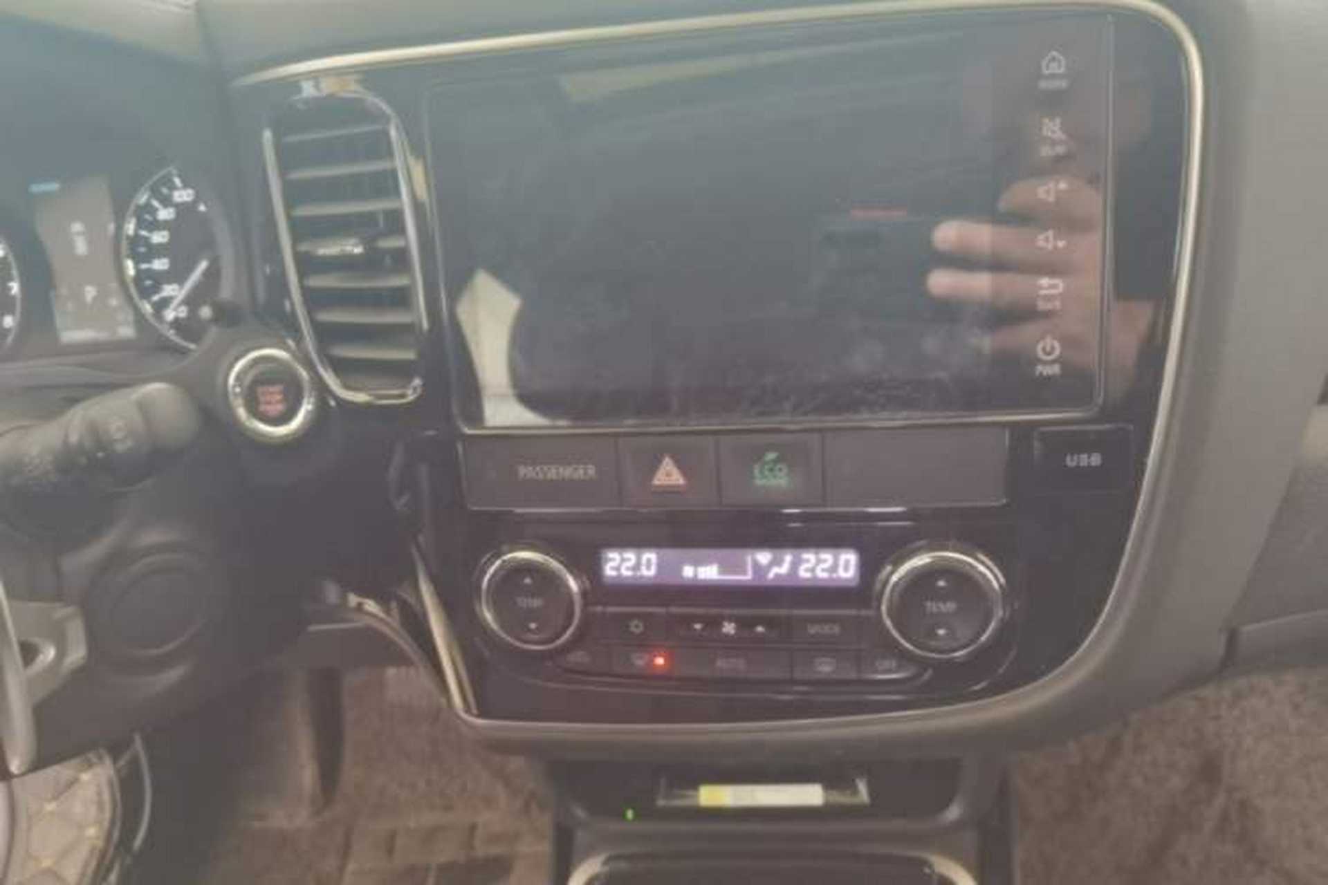 Used Mitsubishi Outlander 2019 2.4L 4x4 Zhi Xiang Edition 7 Seats China VI Standard Audio And AC Panel