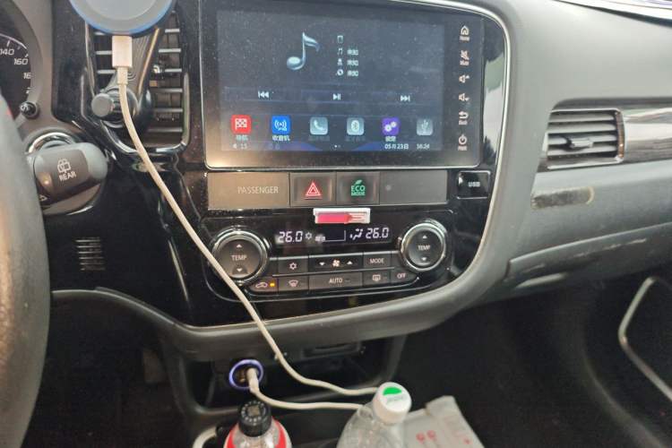 Used Mitsubishi Outlander 2019 2.4L 4x4 Zhi Xiang Edition 5 Seats China VI Standard Audio And AC Panel