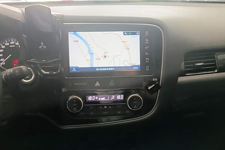 Used Mitsubishi Outlander 2019 2.0L Two-Wheel Drive Comfort Edition 5 Seats China VI Standard Audio And AC Panel