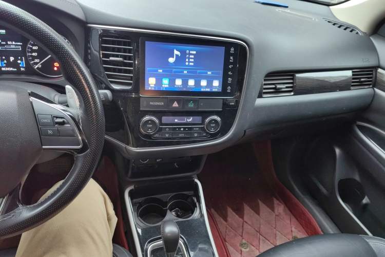 Used Mitsubishi Outlander 2019 2.4L 4x4 Zhi Xiang Edition 5 Seats China V Emission Standard Audio And AC Panel