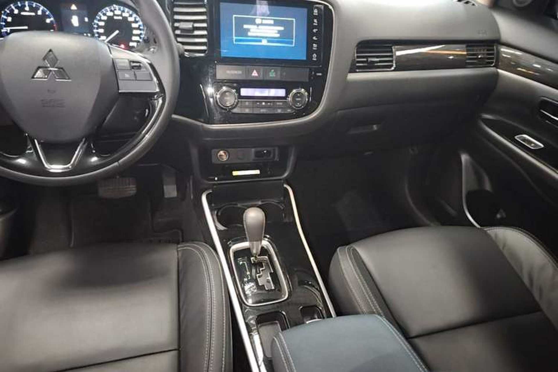 Used Mitsubishi Outlander 2019 2.0L Two-Wheel Drive Comfort Edition 7-Seater China VI Standard Audio And AC Panel