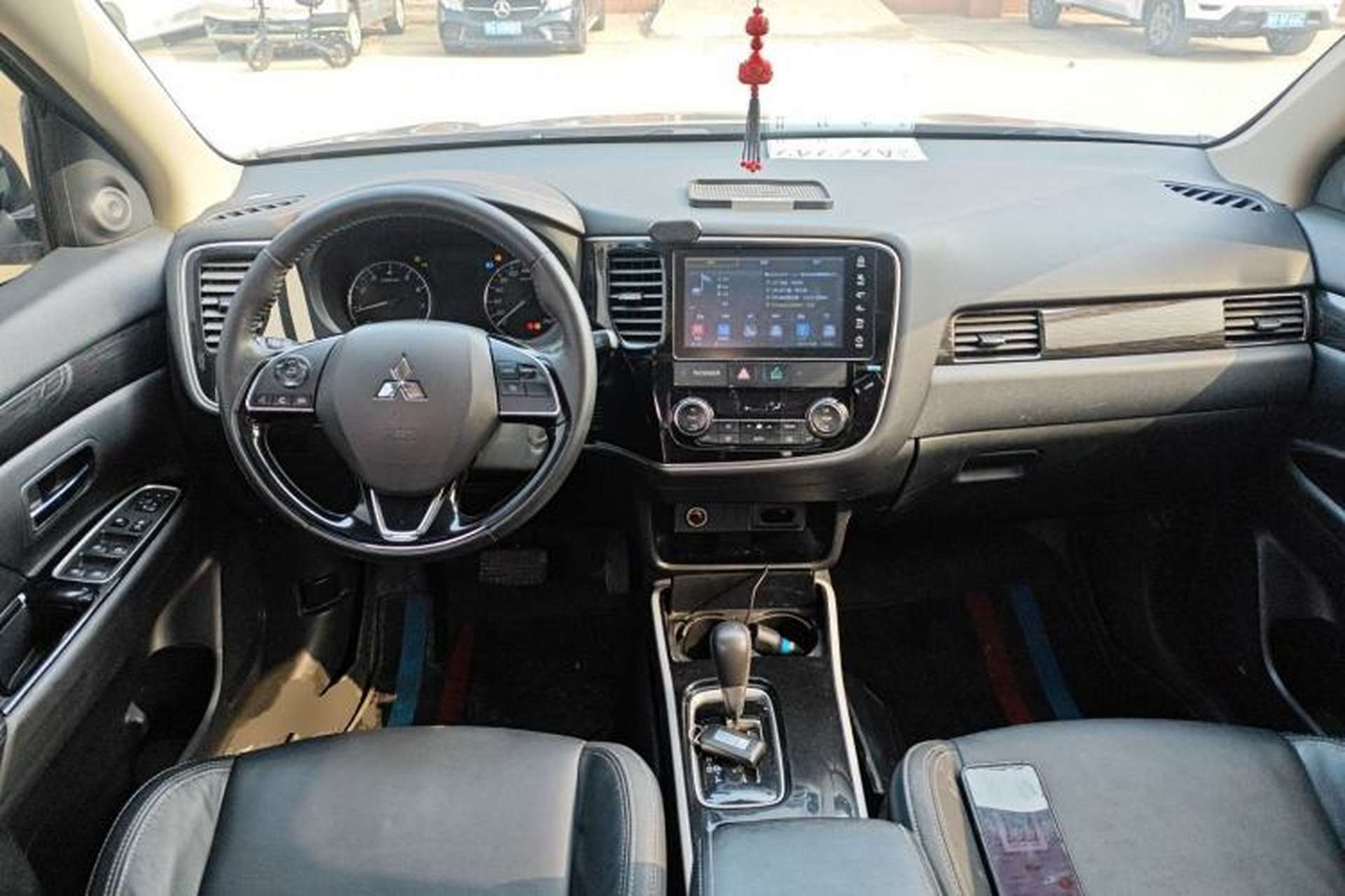Used Mitsubishi Outlander 2019 2.0L Two-Wheel Drive Comfort Edition 5 Seats China V Standard Center Console