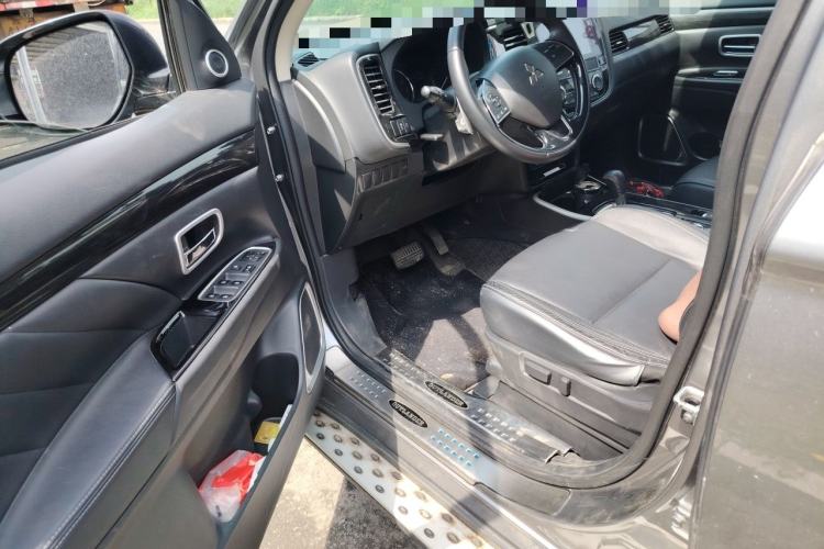 Used Mitsubishi Outlander 2019 2.4L 4x4 Zhi Xiang Edition 5 Seats China VI Standard Driver Seat