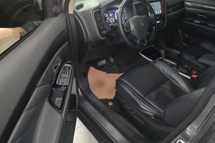 Used Mitsubishi Outlander 2019 2.0L Two-Wheel Drive Comfort Edition 5 Seats China VI Standard Driver Seat