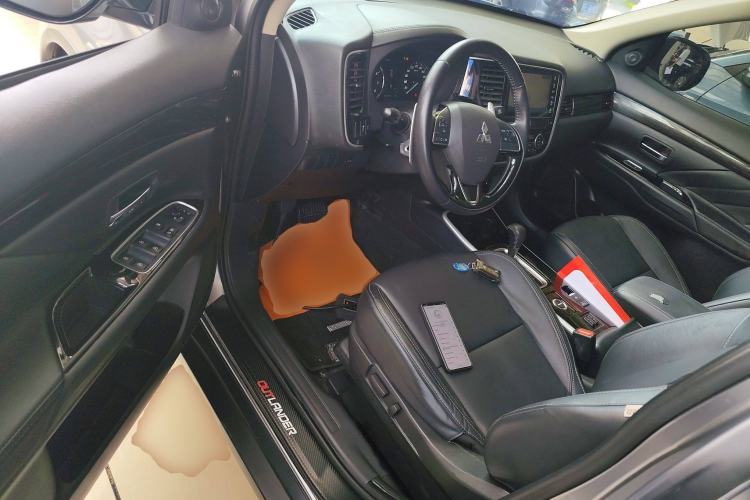 Used Mitsubishi Outlander 2019 2.4L 4x4 Zhi Xiang Edition 7 Seats China VI Standard Driver Seat