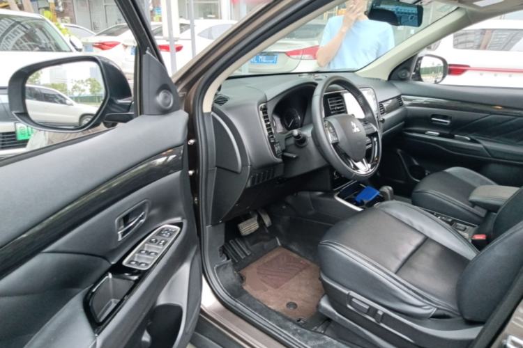 Used Mitsubishi Outlander 2019 2.0L Two-Wheel Drive Comfort Edition 5 Seats China VI Standard Driver Seat