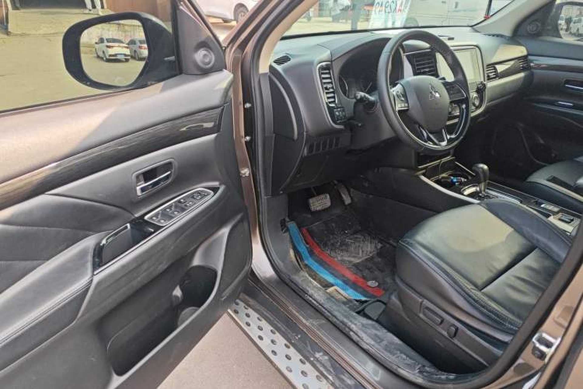Used Mitsubishi Outlander 2019 2.0L Two-Wheel Drive Comfort Edition 5 Seats China V Standard Driver Seat