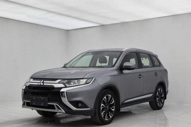 Used Mitsubishi Outlander 2019 2.0L Two-Wheel Drive Comfort Edition 7-Seater China VI Standard