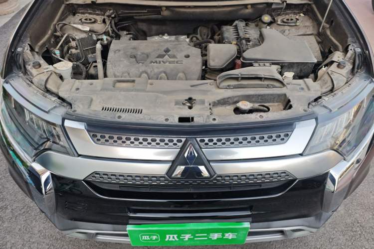 Used Mitsubishi Outlander 2019 2.4L 4x4 Zhi Xiang Edition 7 Seats China VI Standard Engine Bay