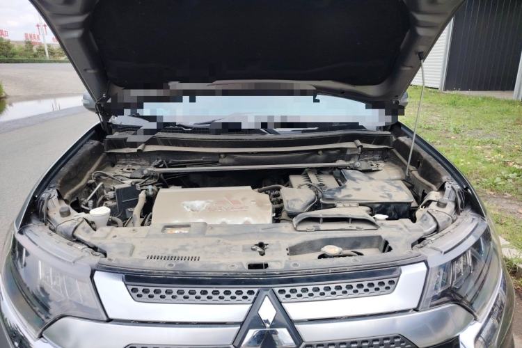 Used Mitsubishi Outlander 2019 2.4L 4x4 Zhi Xiang Edition 5 Seats China VI Standard Engine Bay