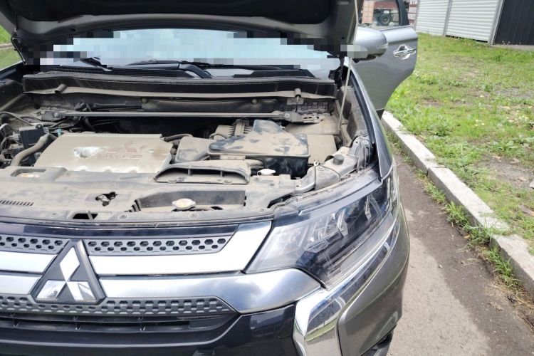 Used Mitsubishi Outlander 2019 2.4L 4x4 Zhi Xiang Edition 5 Seats China VI Standard Engine Bay Left