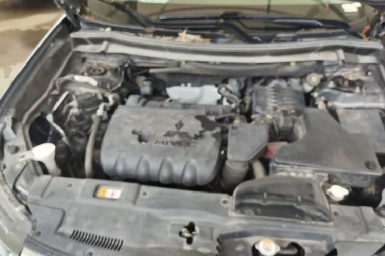 Used Mitsubishi Outlander 2019 2.4L 4x4 Zhi Xiang Edition 7 Seats China VI Standard Engine Bay