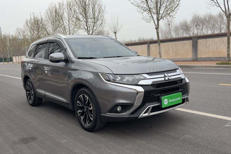 Used Mitsubishi Outlander 2019 2.4L 4x4 Zhi Xiang Edition 7 Seats China VI Standard Exterior 1