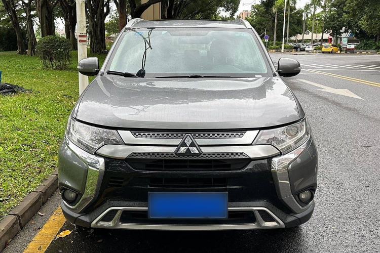 Used Mitsubishi Outlander 2019 2.0L Two-Wheel Drive Comfort Edition 7-Seater China VI Standard Exterior 1