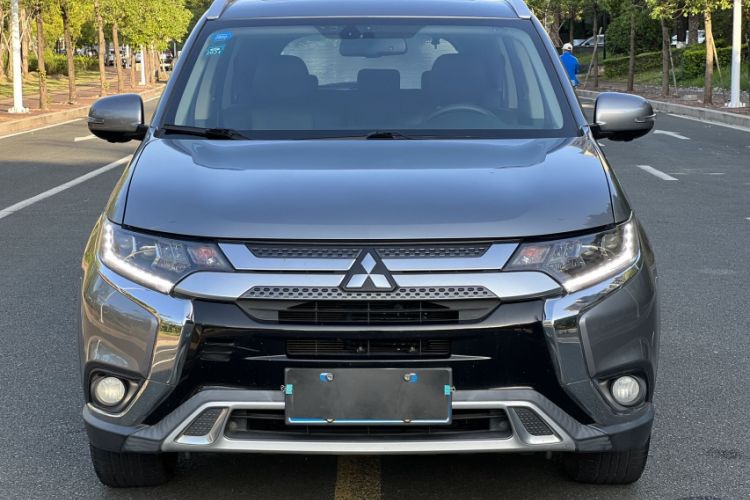 Used Mitsubishi Outlander 2019 2.4L 4x4 Zhi Xiang Edition 7 Seats China VI Standard Exterior 1