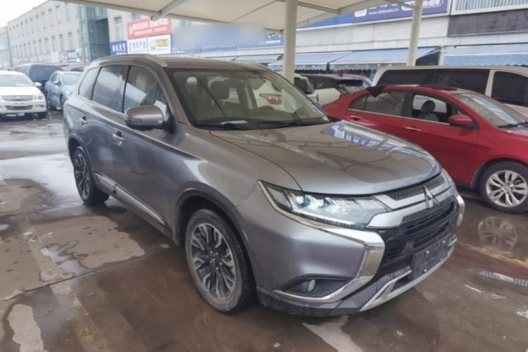 Used Mitsubishi Outlander 2019 2.4L 4x4 Zhi Xiang Edition 7 Seats China VI Standard Exterior 1