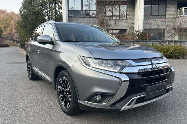 Used Mitsubishi Outlander 2019 2.0L Two-Wheel Drive Comfort Edition 5 Seats China VI Standard Exterior 1
