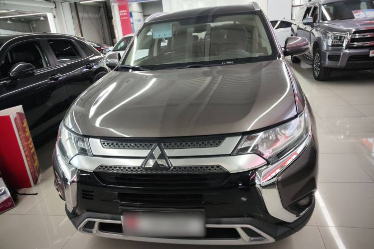 Used Mitsubishi Outlander 2019 2.0L Two-Wheel Drive Comfort Edition 7-Seater China VI Standard Exterior 1