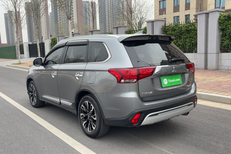 Used Mitsubishi Outlander 2019 2.4L 4x4 Zhi Xiang Edition 7 Seats China VI Standard Exterior 2