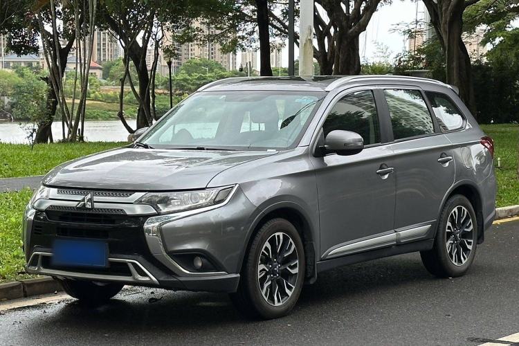 Used Mitsubishi Outlander 2019 2.0L Two-Wheel Drive Comfort Edition 7-Seater China VI Standard Exterior 2
