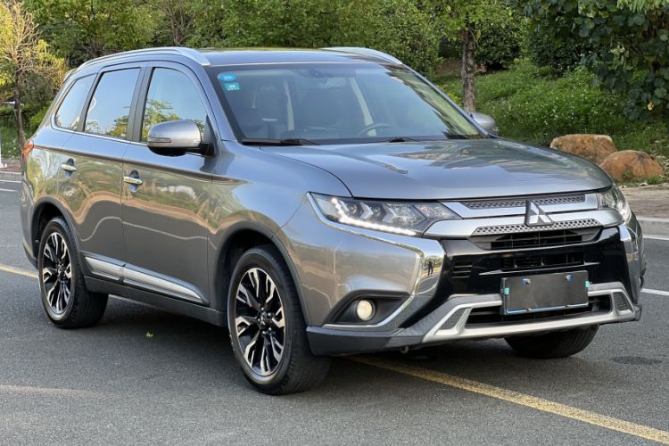 Used Mitsubishi Outlander 2019 2.4L 4x4 Zhi Xiang Edition 7 Seats China VI Standard Exterior 2