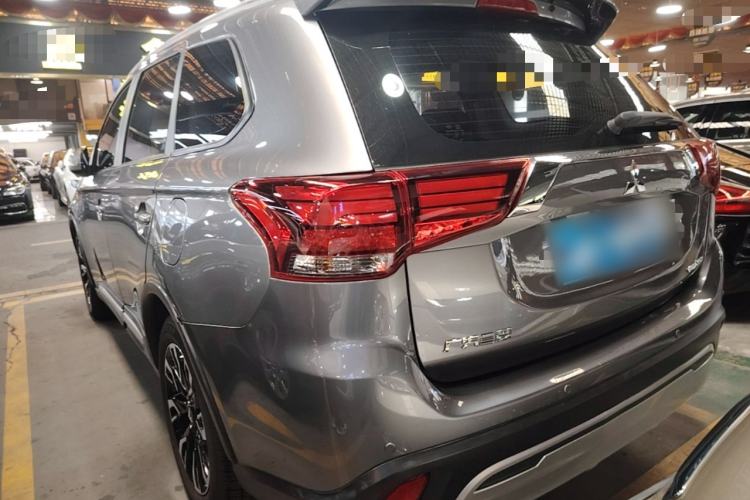 Used Mitsubishi Outlander 2019 2.0L Two-Wheel Drive Comfort Edition 7-Seater China VI Standard Exterior 2