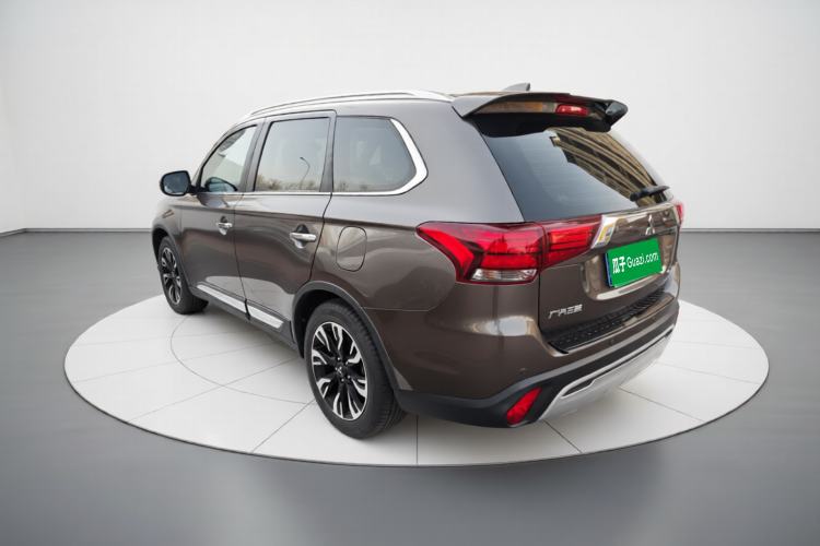 Used Mitsubishi Outlander 2019 2.4L 4x4 Zhi Xiang Edition 7 Seats China VI Standard Exterior 3