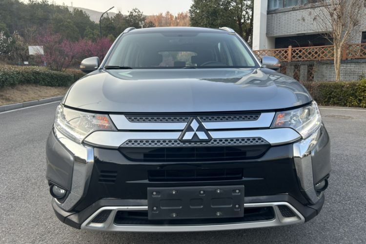 Used Mitsubishi Outlander 2019 2.0L Two-Wheel Drive Comfort Edition 5 Seats China VI Standard Exterior 3