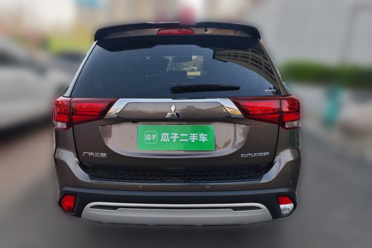 Used Mitsubishi Outlander 2019 2.4L 4x4 Zhi Xiang Edition 7 Seats China VI Standard Exterior 4