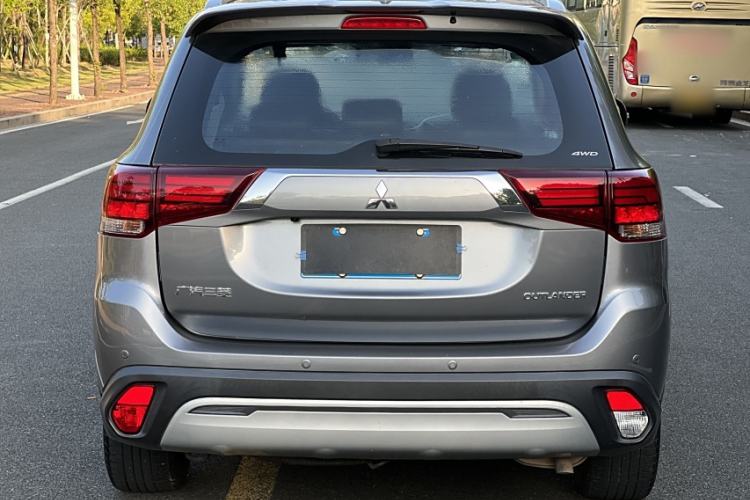Used Mitsubishi Outlander 2019 2.4L 4x4 Zhi Xiang Edition 7 Seats China VI Standard Exterior 4