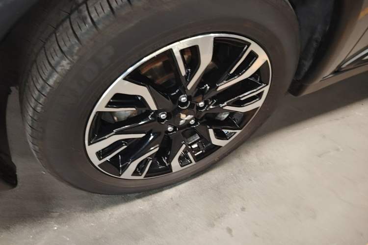 Used Mitsubishi Outlander 2019 2.0L Two-Wheel Drive Comfort Edition 7-Seater China VI Standard Exterior 4