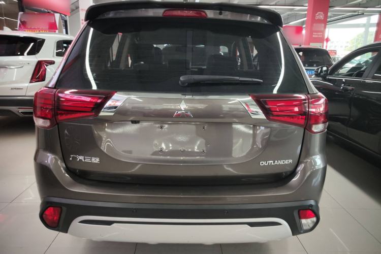 Used Mitsubishi Outlander 2019 2.0L Two-Wheel Drive Comfort Edition 7-Seater China VI Standard Exterior 4