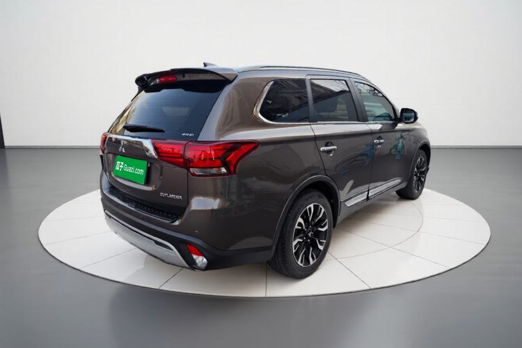Used Mitsubishi Outlander 2019 2.4L 4x4 Zhi Xiang Edition 7 Seats China VI Standard Exterior 5