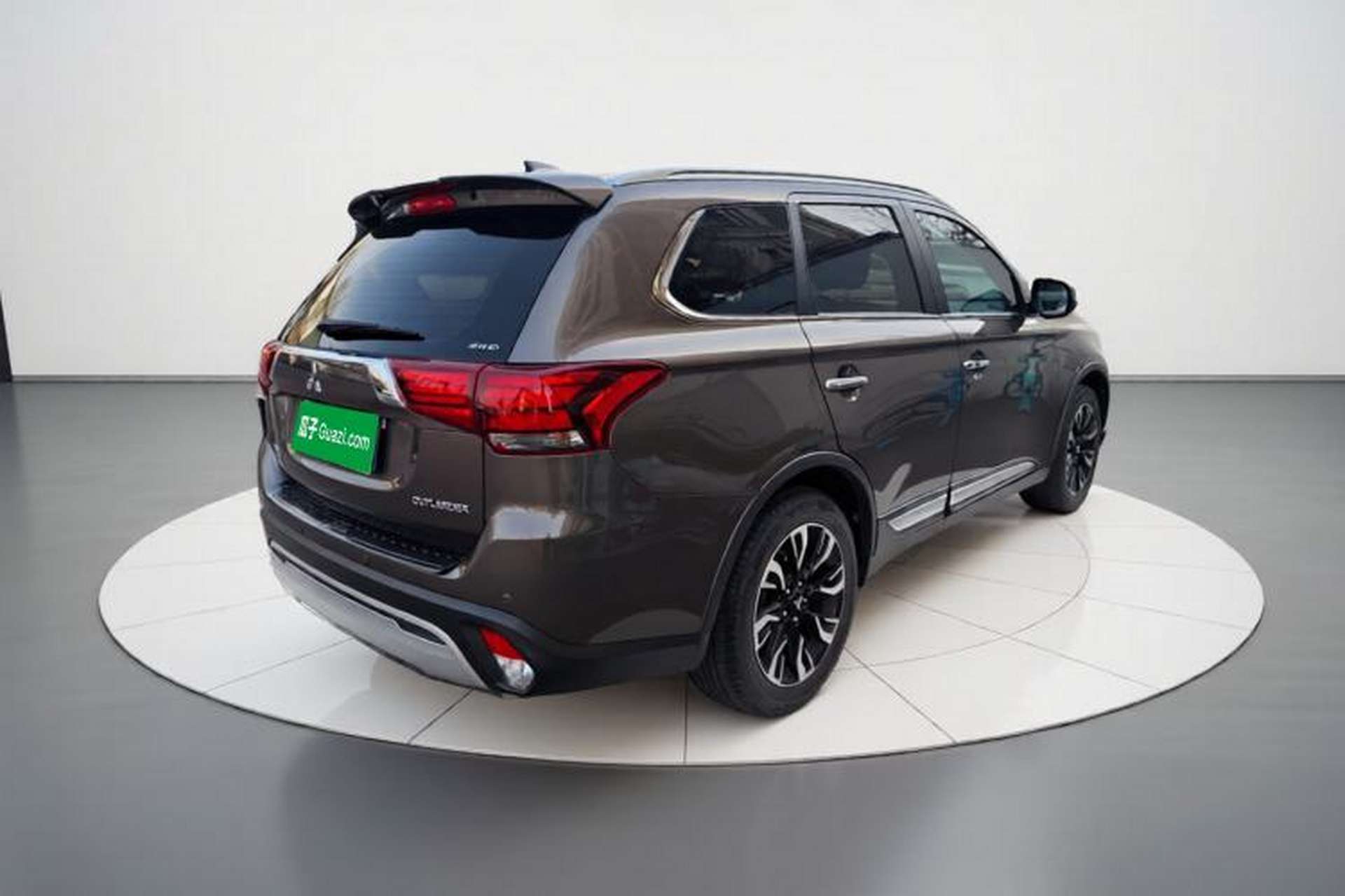 Used Mitsubishi Outlander 2019 2.4L 4x4 Zhi Xiang Edition 7 Seats China VI Standard Exterior 5