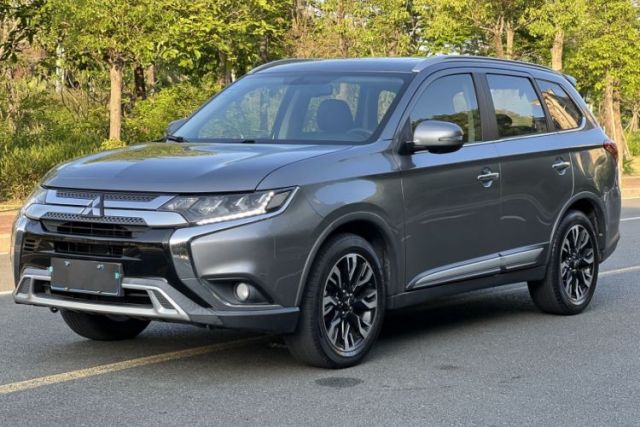 Used Mitsubishi Outlander 2019 2.4L 4x4 Zhi Xiang Edition 7 Seats China VI Standard