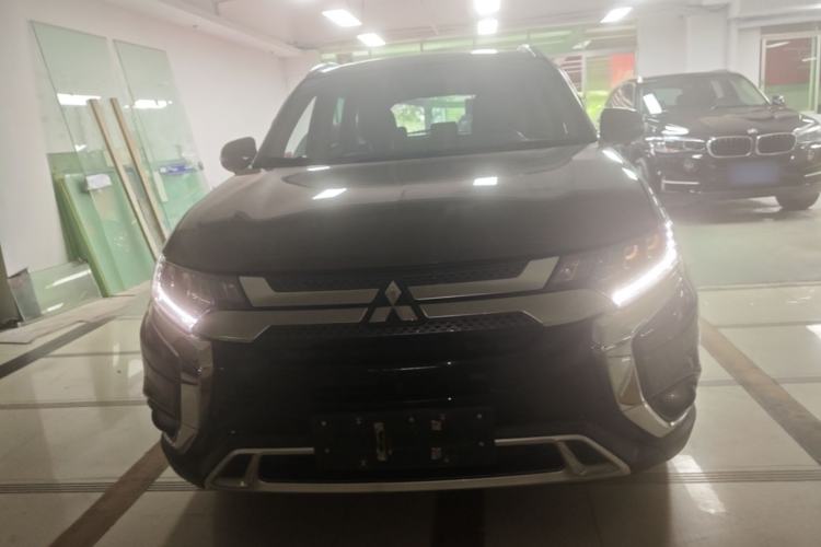 Used Mitsubishi Outlander 2019 2.4L 4x4 Zhi Xiang Edition 7 Seats China V Emission Standard Front