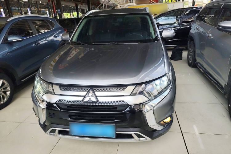 Used Mitsubishi Outlander 2019 2.4L 4x4 Zhi Xiang Edition 7 Seats China VI Standard Front