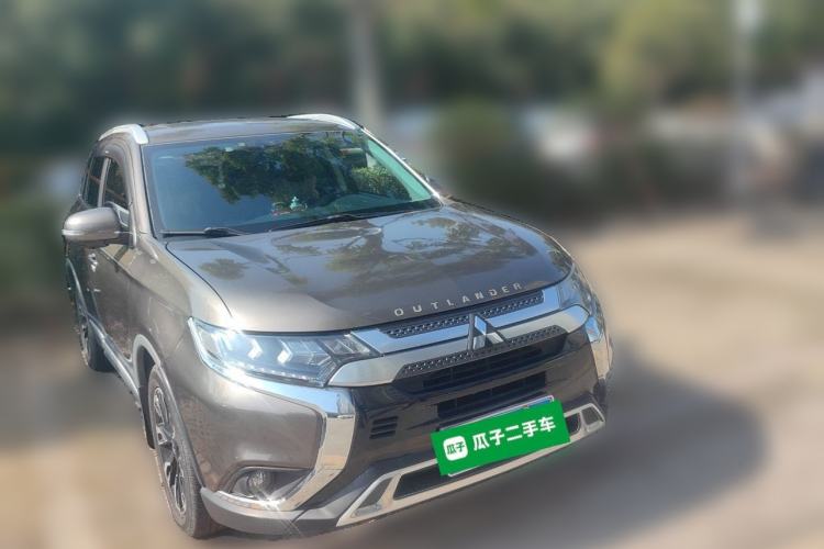 Used Mitsubishi Outlander 2019 2.4L 4x4 Zhi Xiang Edition 7 Seats China V Emission Standard Front Right 45 Deg