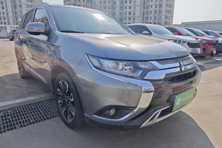 Used Mitsubishi Outlander 2019 2.0L Two-Wheel Drive Comfort Edition 7-Seater China VI Standard Front Right 45 Deg