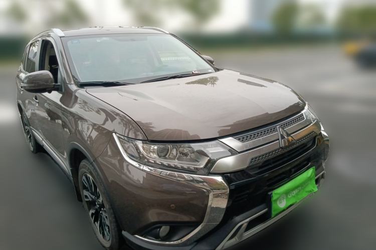 Used Mitsubishi Outlander 2019 2.0L Two-Wheel Drive Comfort Edition 5 Seats China VI Standard Front Right 45 Deg