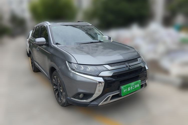 Used Mitsubishi Outlander 2019 2.4L 4x4 Zhi Xiang Edition 7 Seats China VI Standard Front Right 45 Deg