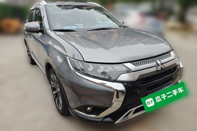 Used Mitsubishi Outlander 2019 2.4L 4x4 Zhi Xiang Edition 5 Seats China VI Standard Front Right 45 Deg