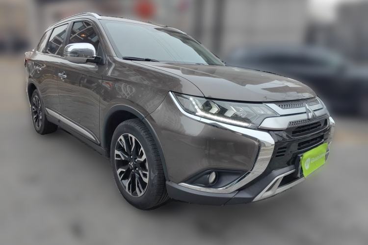 Used Mitsubishi Outlander 2019 2.4L 4x4 Zhi Xiang Edition 5 Seats China V Emission Standard Front Right 45 Deg