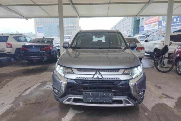Used Mitsubishi Outlander 2019 2.4L 4x4 Zhi Xiang Edition 7 Seats China VI Standard Front