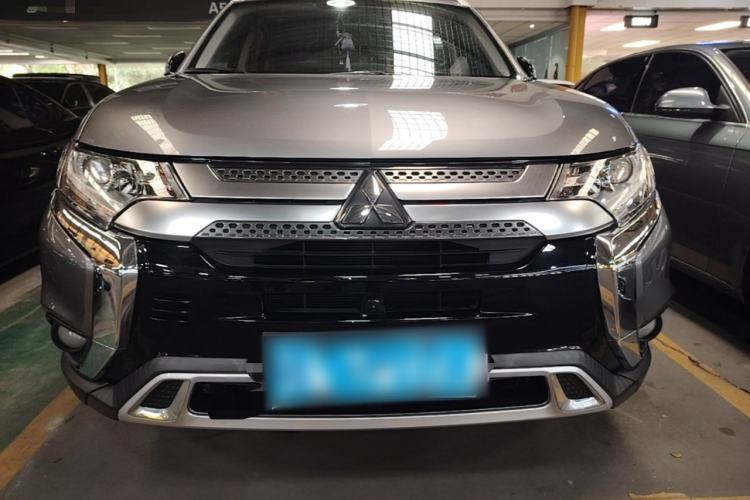 Used Mitsubishi Outlander 2019 2.0L Two-Wheel Drive Comfort Edition 7-Seater China VI Standard Front